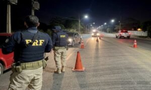 PRF intercepta cinco veículos com imigrantes ilegais e encaminha 34 estrangeiros à PF em Boa Vista