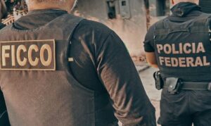 Força integrada prende foragido do Amazonas por tráfico e apreende drogas em residência de Mucajaí
