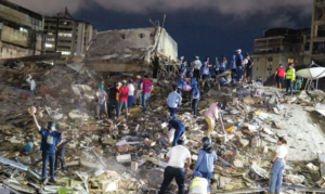 Equipes de resgate continuam buscas enquanto mortes por terremotos chegam a 4.561 na Venezuela