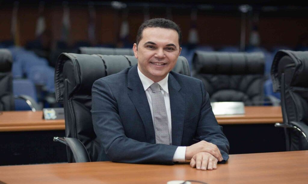 Decisão de Nunes Marques suspende parte da cassação e permite que Jalser Renier participe de processo eleitoral